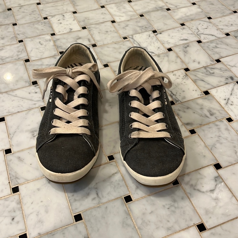 Taos Women Sneakers size 7 pre-owned, worn 3-4 times only